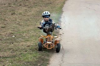 Четырехлетний мальчик разбился на квадроцикле в Ростовской области