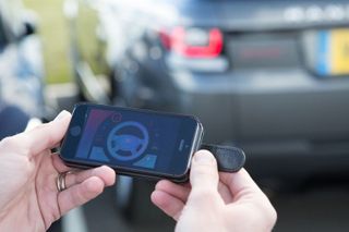 LADA Connect позволит управлять автомобилем со смартфона