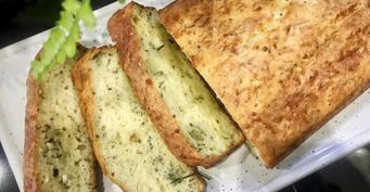 Сырный хлеб с зеленым луком. Хрустящий и румяный