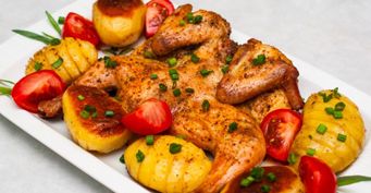 Картошка с курицей и овощами в духовке — на смену Жаркое