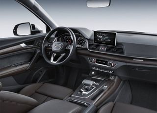 Озвучены цены на обновленный кроссовер Audi Q5