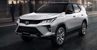 «Красиво, но дорого»: Автомобилисты обсудили Toyota Fortuner 2020 за 2,5 млн рублей