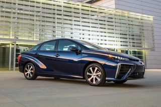Toyota отзывает 2 800 водородных автомобилей Toyota Mirai