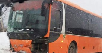 Водитель "легковушки" погиб в ДТП с автобусом в Прикамье