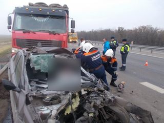 В Ростовской области произошло ДТП с участием грузовика, два человека погибли