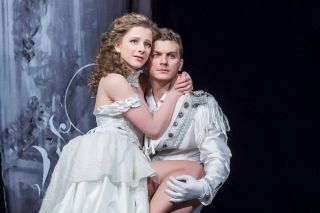 Арзамасова и Бледный играют Ромео и ДжульеттуФото: mtdata.ru