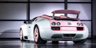 Китаец подарил своей девушке эксклюзивный розовый Bugatti Veyron