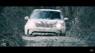 Land Rover показал на видео новейший Discovery