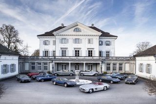 В швейцарском замке обнаружена коллекция дорогих раритетных авто
