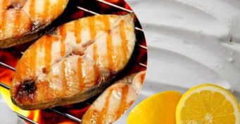 Сазан на углях: Как сделать сочный шашлык из рыбы в сметанном маринаде