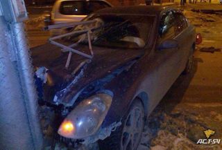 Во время ДТП в Новосибирске водителю авто едва не отрезало голову