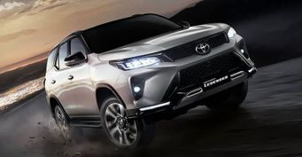 «Ждали „Русский Прадо“, а вышел японский УАЗ»: Чем Toyota Fortuner за 2,8 млн уступает «Патриоту», рассказал эксперт