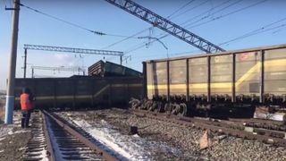 Три человека погибли в ДТП с поездом с грузовиком в Амурской области