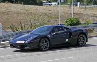 Суперкар Ferrari Dino засветился на дорожных тестах в Германии