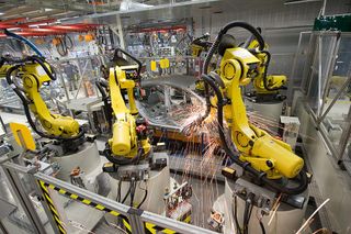 Робот убил рабочего на заводе Folkswagen в Германии