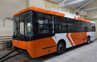 Компания «НЕФАЗ» собрала первый среднепольный троллейбус