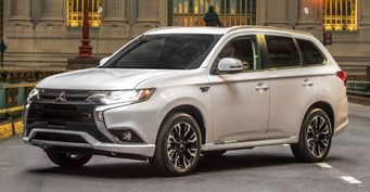 Автомобилисты о целесообразности установки в Mitsubishi Outlander третьего ряда сидений: «Лучше купить минивен»