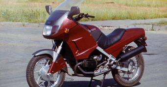 «Спортбайки сейчас бы заплакали»: Концепт ИЖ «Вега» – раритетный мотоцикл с приборкой от «Москвича»