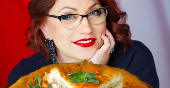 Роза Сябитова поделилась своим рецептом русского пирога «Курник»