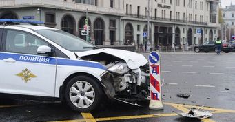 В Москве патрульная машина протаранила Audi президента Бурятии