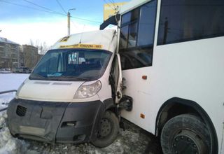 В Челябинске столкнулись автобус и маршрутка, пострадали семь человек