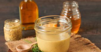 Рецепт медовой заправки для летних овощных салатов