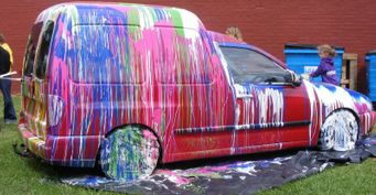 Покраска кузова баллончиком для граффити набирает популярность среди автолюбителей