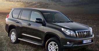Водителя возмутило состояние пыльников Toyota Land Cruiser Prado: «Килограммы грязи под капотом?»