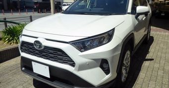 «Не гарантийный случай, с вас 510 рублей»: Ответ дилера о гарантии двери возмутил владельца Toyota RAV4