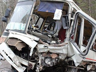 Водитель ритуального автобуса погиб в ДТП с КАМАЗом под Воронежем