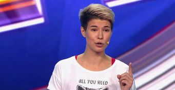 «Люблю осуждать людей так же сильно, как есть чипсы»: Stand Up комик Зоя Яровицына объявила «войну» стереотипам в жизни и на сцене