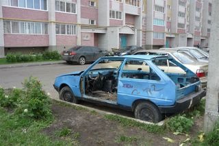 В Москве выявлено около 300 брошенных машин в 2016 году