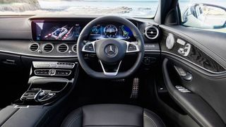 Появился новый роскошный седан: Обзор Mercedes-Benz E220d 2016