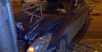 Во время ДТП в Новосибирске водителю авто едва не отрезало голову