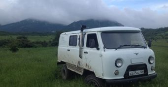 УАЗ «Буханку» для путешествий с запчастями от БТР-80 показали в Сети