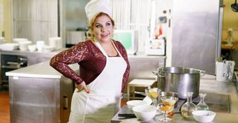 Шутки шутками, а обед по расписанию: Звезды Comedy Woman и их кулинарные таланты