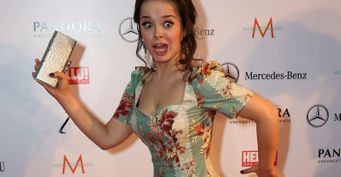 «Иди бухгалтером работай»: Фанаты экс-звезды Comedy Woman Натальи Медведевой не поняли брезгливого отношения актрисы к «любви» в кино
