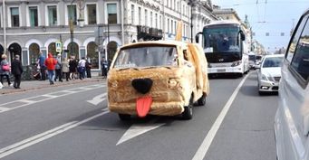 Блогеры на «Собакомобиле» из Volkswagen Transporter о ДПС: «Катастрофически позитивная реакция»