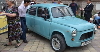 В Душанбе прошел фестиваль ретро-автомобилей