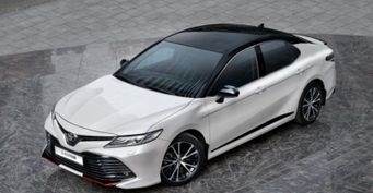 «Ждем технику под стать стилю»: Особенности Toyota Camry S Edition раскрыл блогер