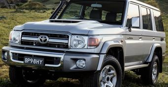 «Самый жадный среди массовых брендов»: Обновление Toyota Land Cruiser 70 обсудили в Сети