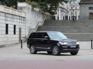 Автомобиль Range Rover Vogue принца Уильяма выставлен на аукцион
