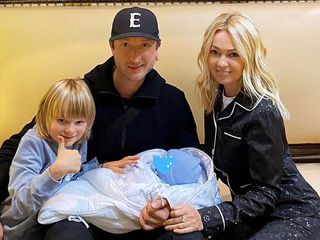 Яна Рудковская с мужем и сыновьями. Фото: личная страница в Instagram