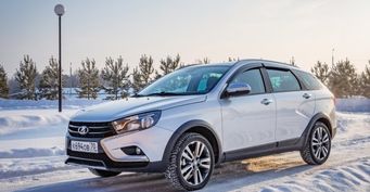 «ВАЗ» выигрывает: Автомобилист рассказал о смене Renault Logan 2 на LADA Vesta SW Cross