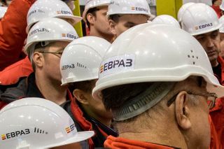 Компания Evraz приостановила производство стали