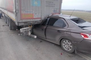 В Ростовской области произошло ДТП с участием грузовика, два человека погибли